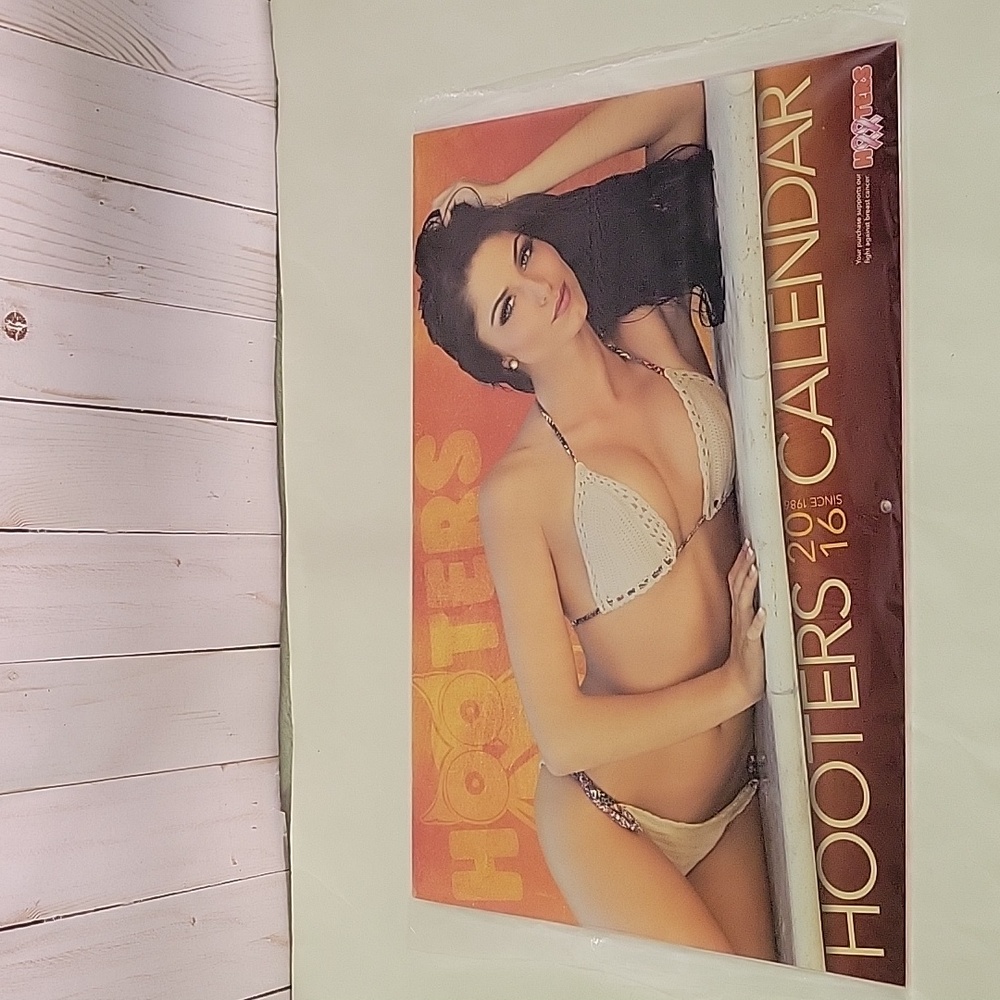 New-sealed Never Used HOOTERS Collection Calendar Girls 2016